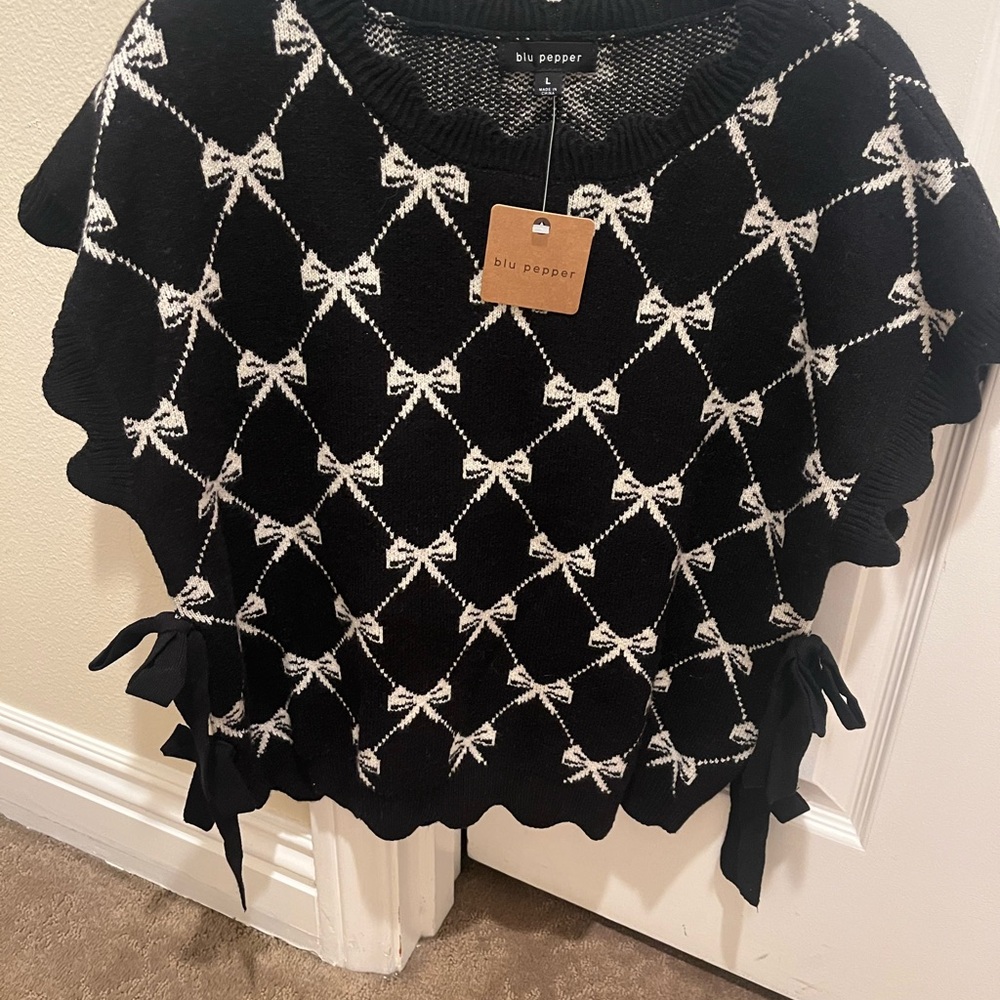 Blu Pepper Black and White Bow Knit Sweater